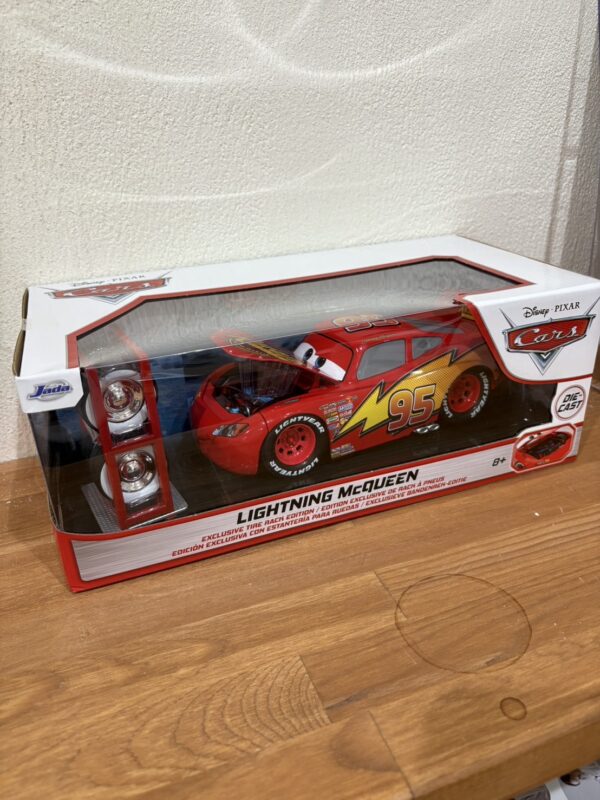 1:24  McQUEEN with TIRE RACK 【 カーズ 】ミニカー - 画像 (3)