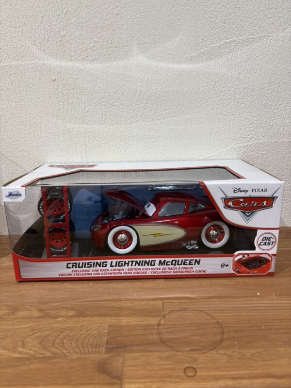 1:24　McQueen with Tire Rack 【 カーズ 】ミニカー